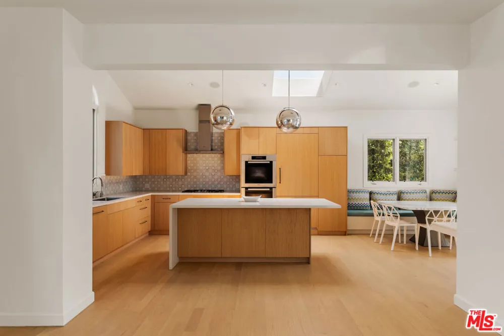 647 Toyopa Drive Pacific Palisades, CA 90272