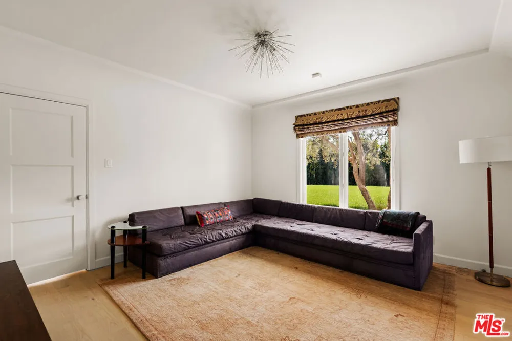 647 Toyopa Drive Pacific Palisades, CA 90272