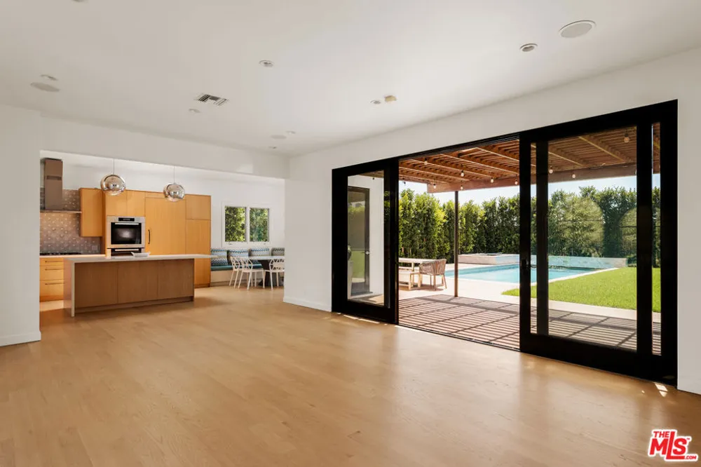 647 Toyopa Drive Pacific Palisades, CA 90272
