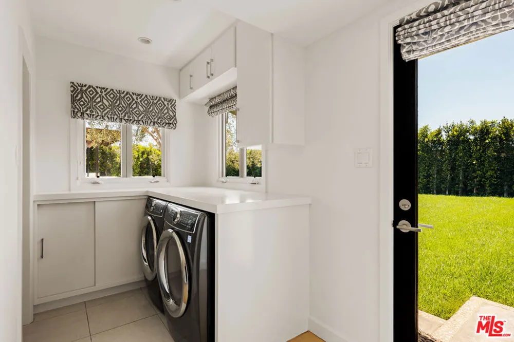 647 Toyopa Drive Pacific Palisades, CA 90272