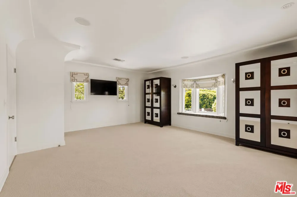 647 Toyopa Drive Pacific Palisades, CA 90272