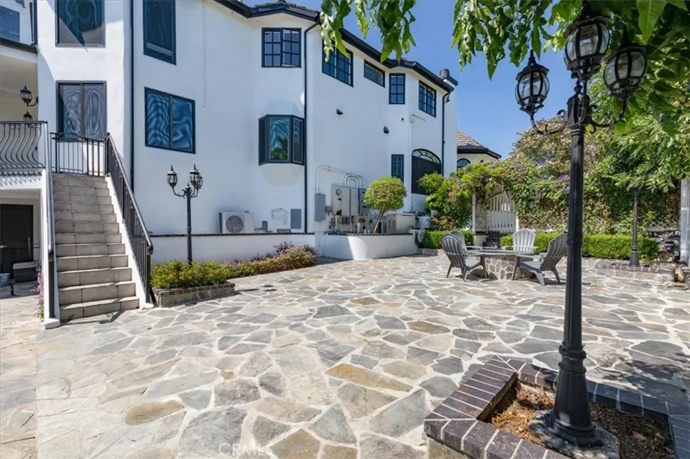 195 Flowerfield Lane La Habra Heights, CA 90631