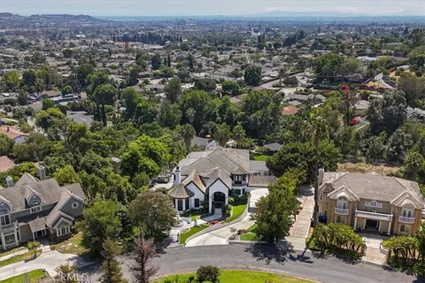 195 Flowerfield Lane