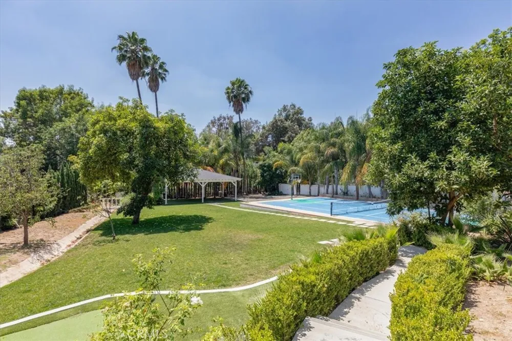 195 Flowerfield Lane La Habra Heights, CA 90631