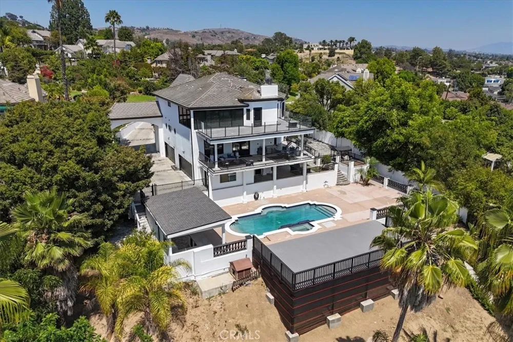 195 Flowerfield Lane La Habra Heights, CA 90631