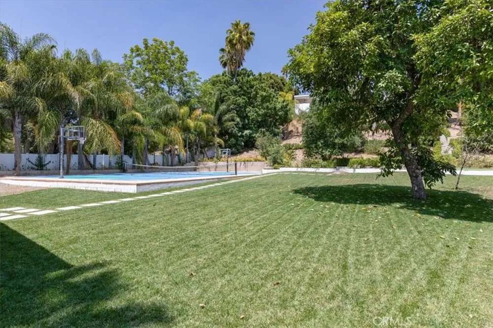 195 Flowerfield Lane La Habra Heights, CA 90631