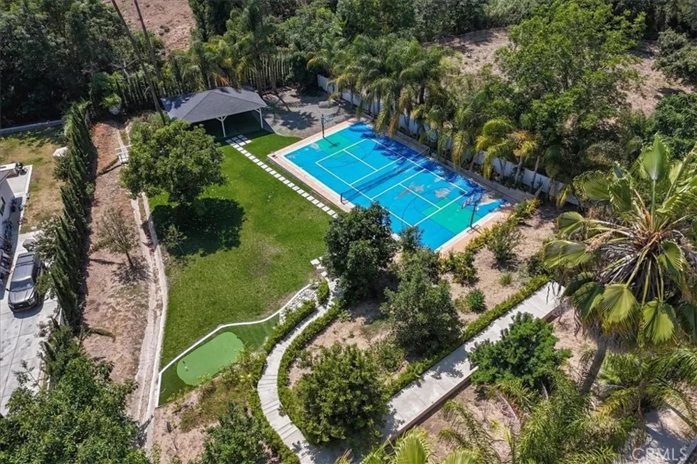 195 Flowerfield Lane La Habra Heights, CA 90631