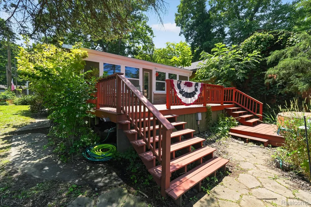 1700 Clark Lake Road Brighton Township, MI 48114