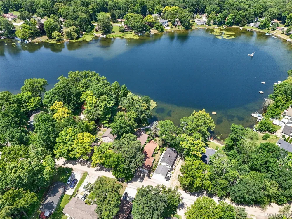 1700 Clark Lake Road Brighton Township, MI 48114