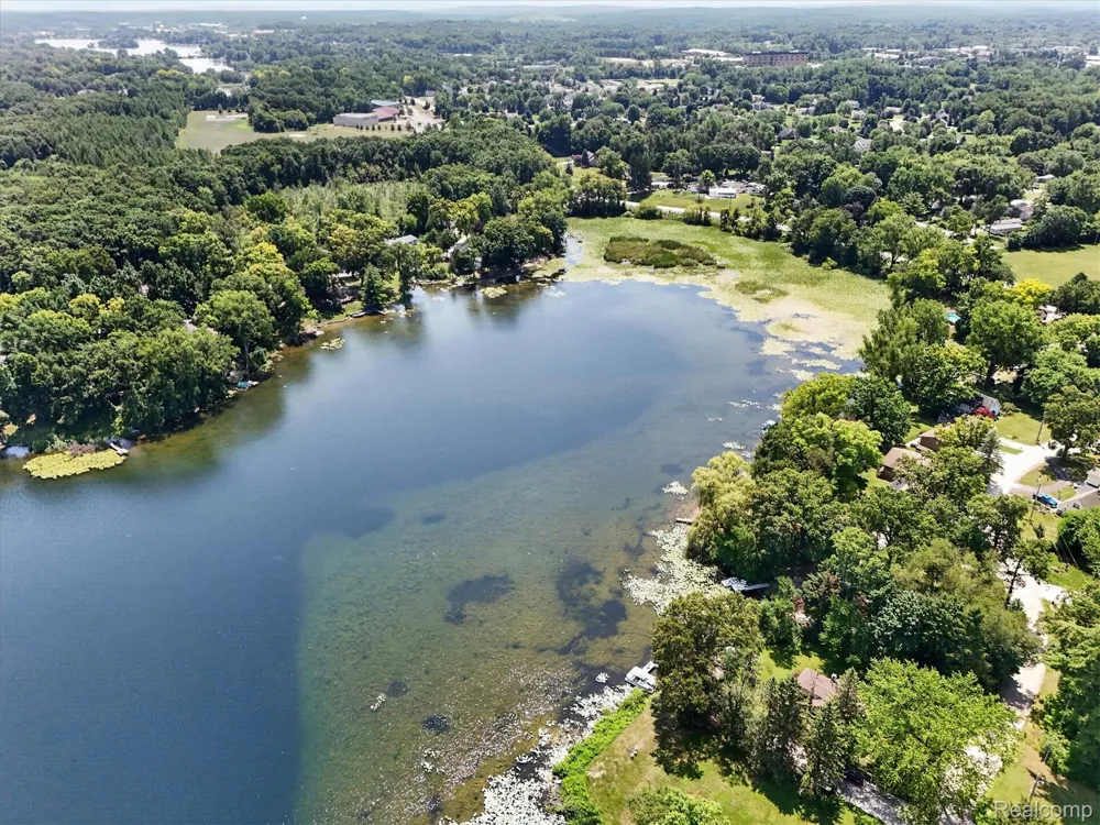 1700 Clark Lake Road Brighton Township, MI 48114