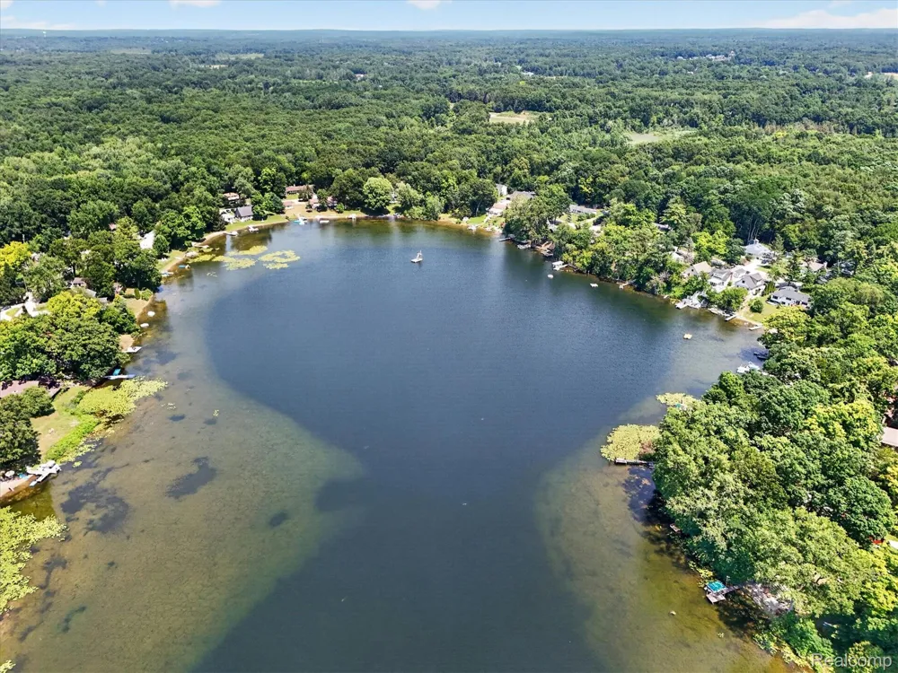 1700 Clark Lake Road Brighton Township, MI 48114