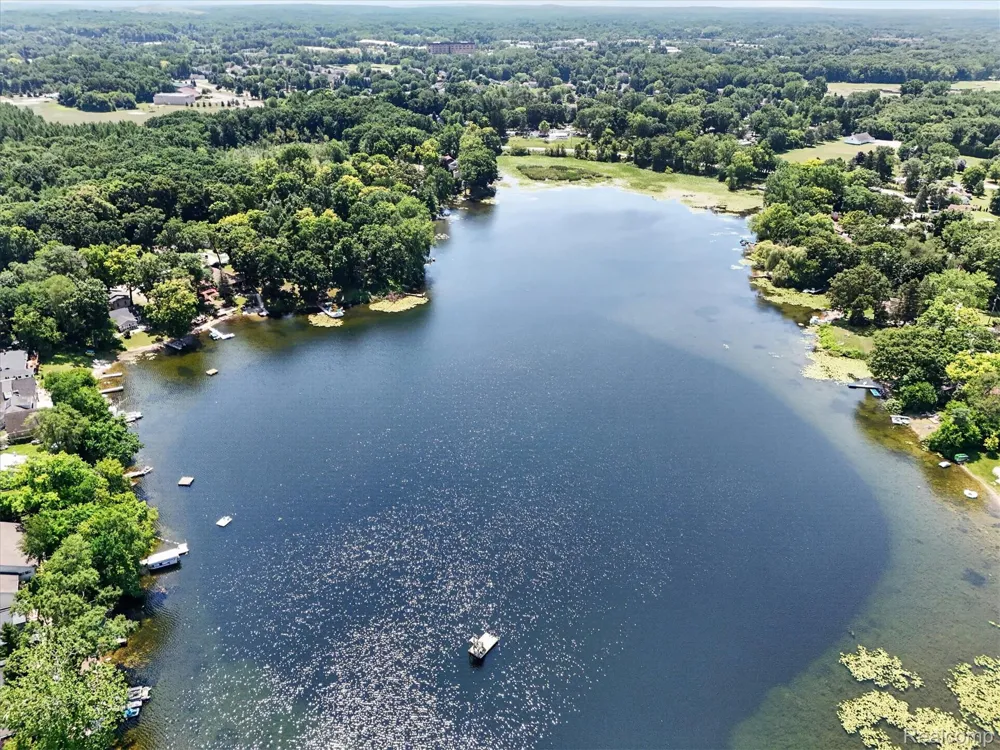 1700 Clark Lake Road Brighton Township, MI 48114
