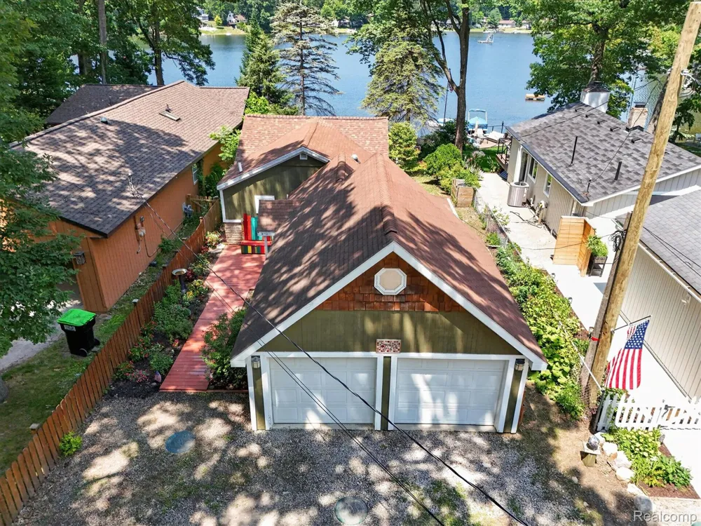 1700 Clark Lake Road Brighton Township, MI 48114