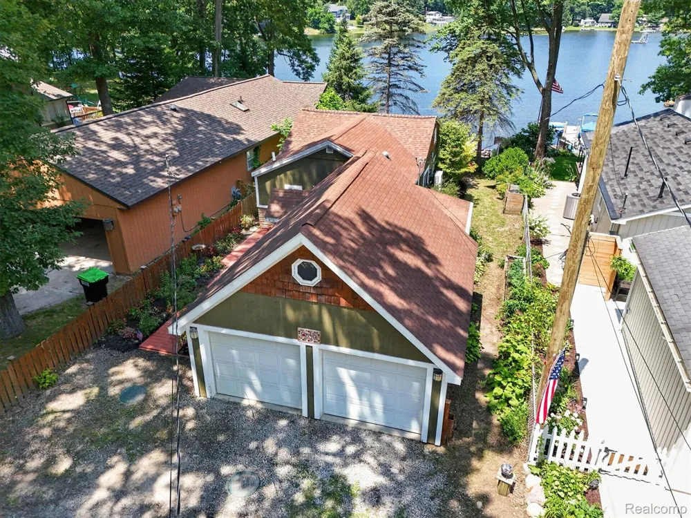1700 Clark Lake Road Brighton Township, MI 48114