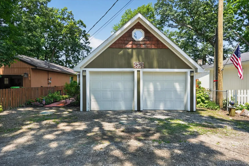 1700 Clark Lake Road Brighton Township, MI 48114