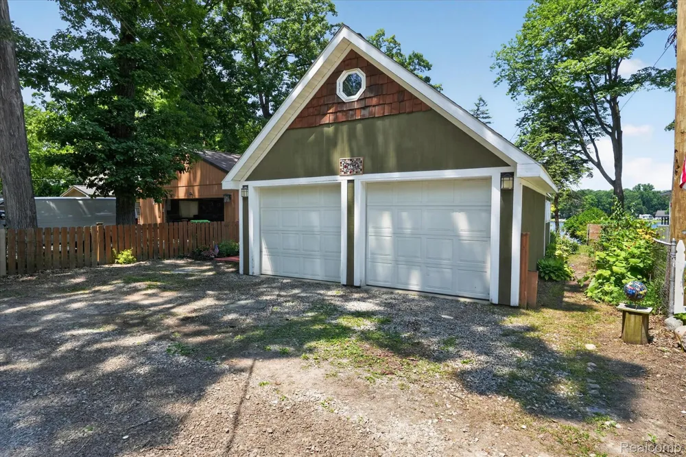 1700 Clark Lake Road Brighton Township, MI 48114