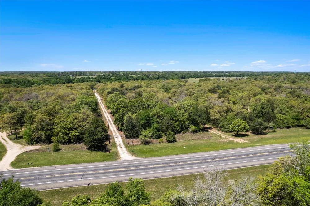 2810 S Highway 77 Rockdale, TX 76567