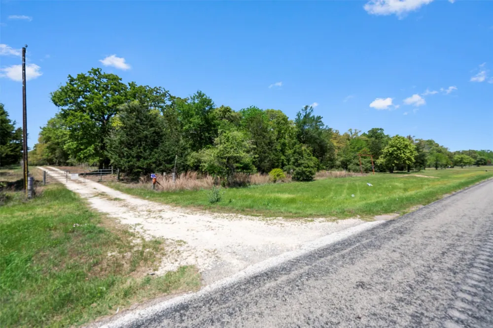 2810 S Highway 77 Rockdale, TX 76567