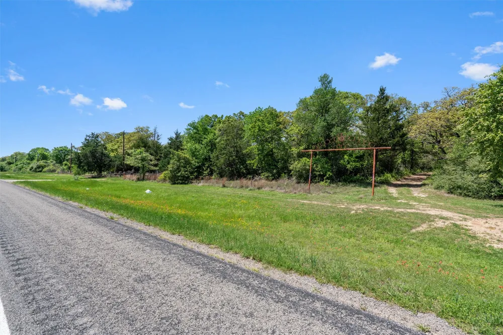 2810 S Highway 77 Rockdale, TX 76567