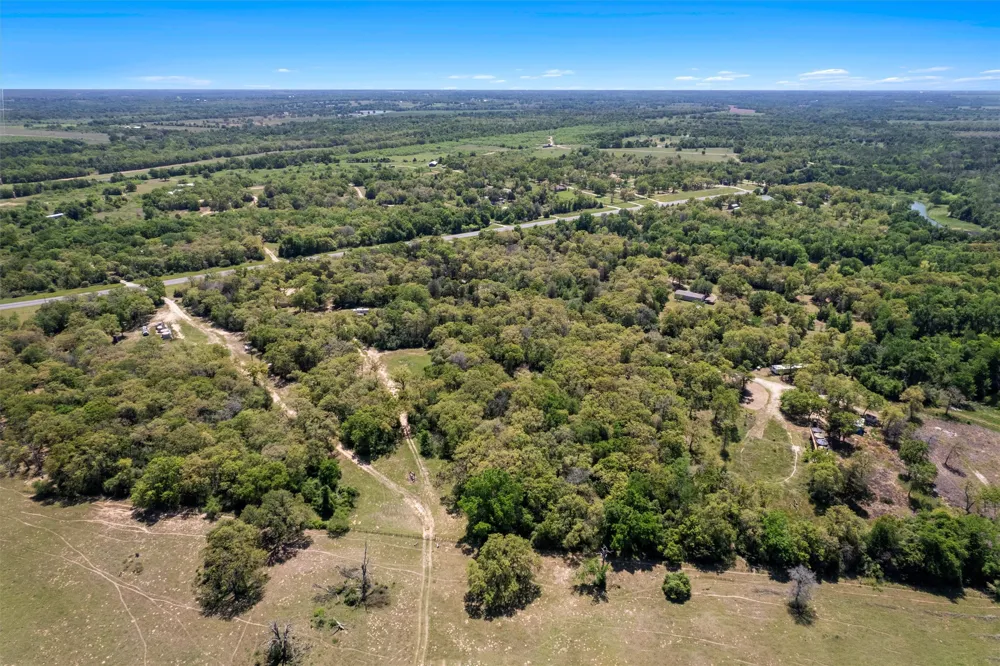 2810 S Highway 77 Rockdale, TX 76567