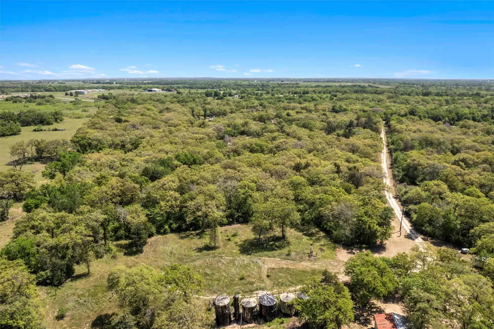 2810 S Highway 77 Rockdale, TX 76567