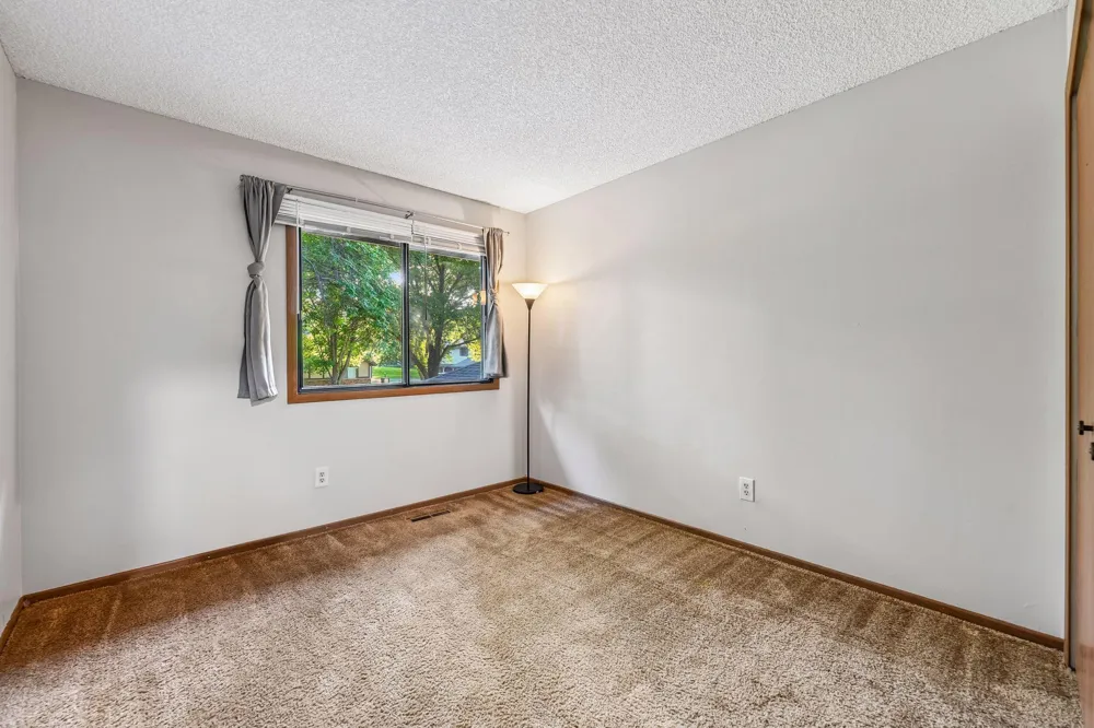 13316 Zenith Lane Eden Prairie, MN 55346