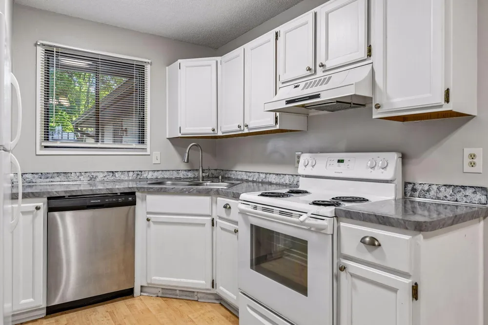 13316 Zenith Lane Eden Prairie, MN 55346