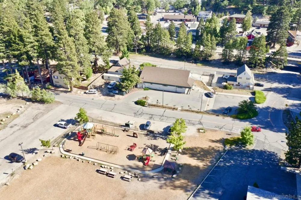 32065 Hunsaker way Running Springs, CA 92382