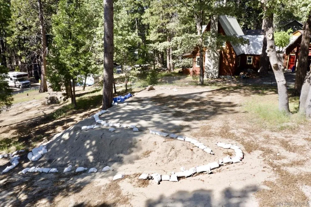 32065 Hunsaker way Running Springs, CA 92382