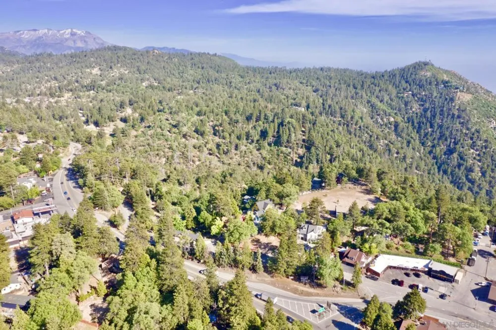 32065 Hunsaker way Running Springs, CA 92382