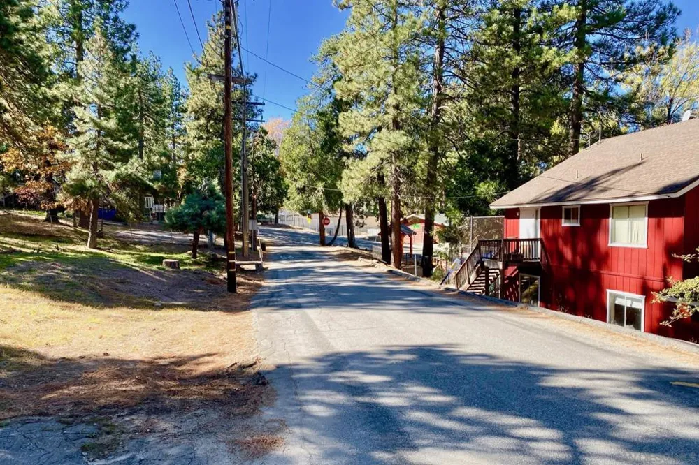 32065 Hunsaker way Running Springs, CA 92382