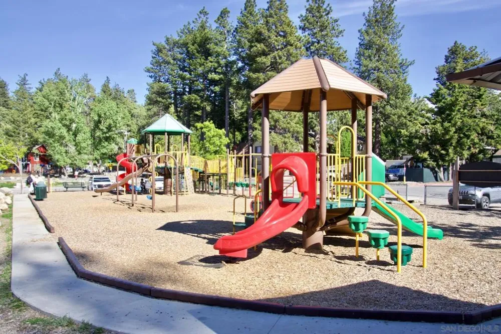32065 Hunsaker way Running Springs, CA 92382