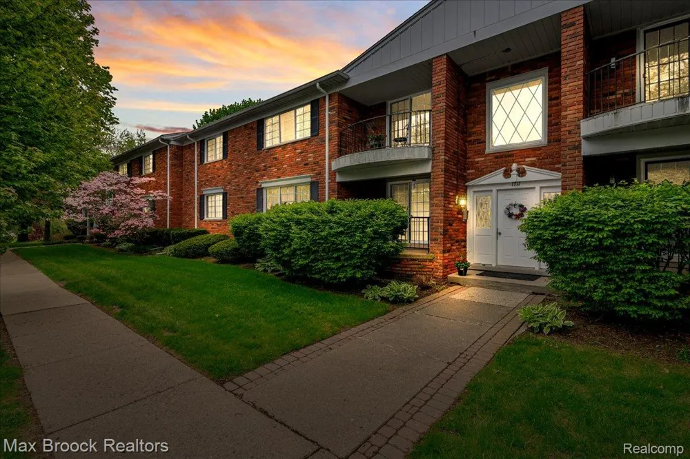 1711 Huntingwood Lane #C Bloomfield Charter Township, MI 48304