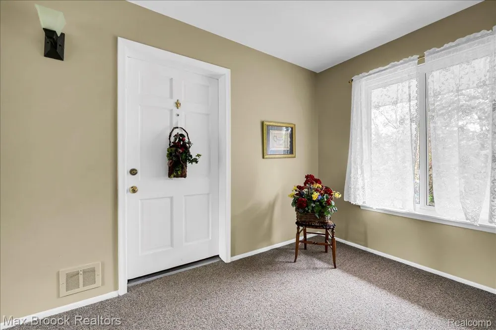 1711 Huntingwood Lane #C Bloomfield Charter Township, MI 48304