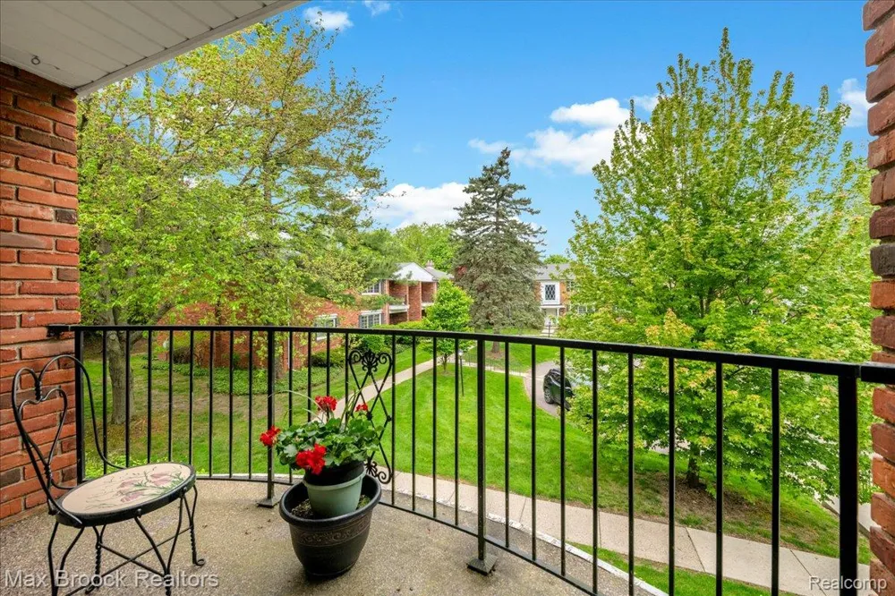1711 Huntingwood Lane #C Bloomfield Charter Township, MI 48304