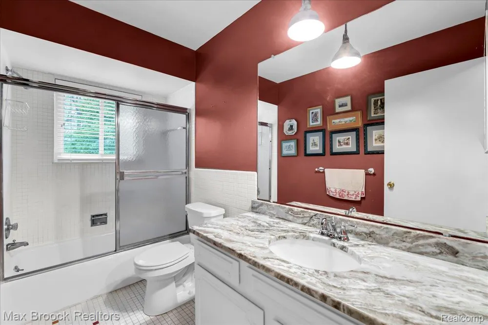 1711 Huntingwood Lane #C Bloomfield Charter Township, MI 48304