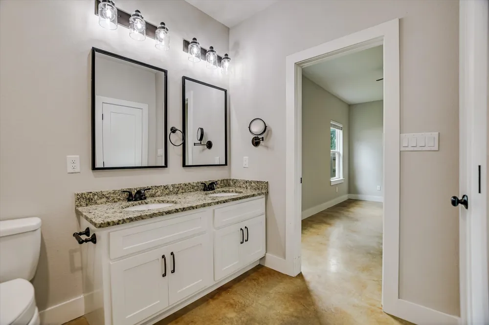 103 East Street Smithville, TX 78957