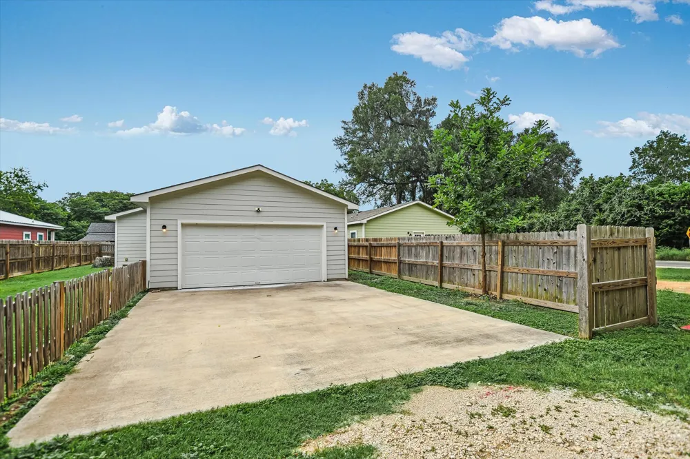 103 East Street Smithville, TX 78957