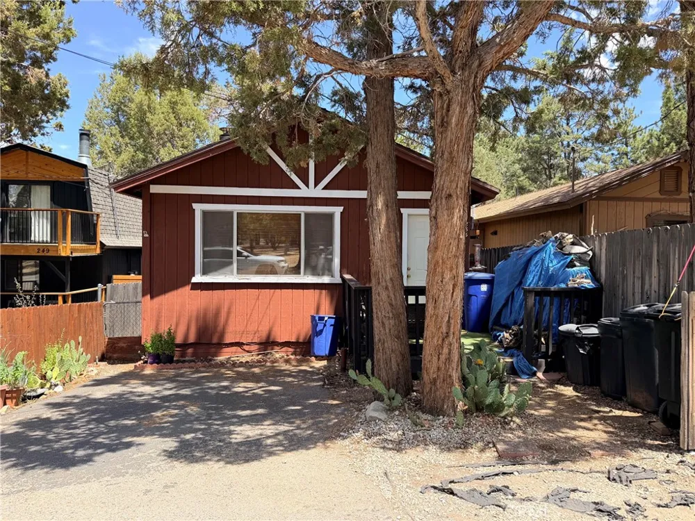 253 Santa Barbara Sugarloaf, CA 92386