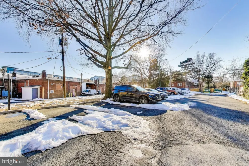 1724 N QUINN STREET #105 Arlington, VA 22209