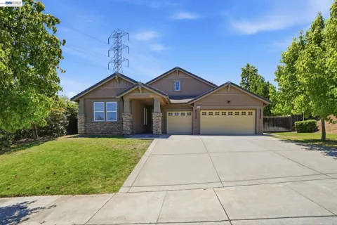 2742 St Andrews Dr