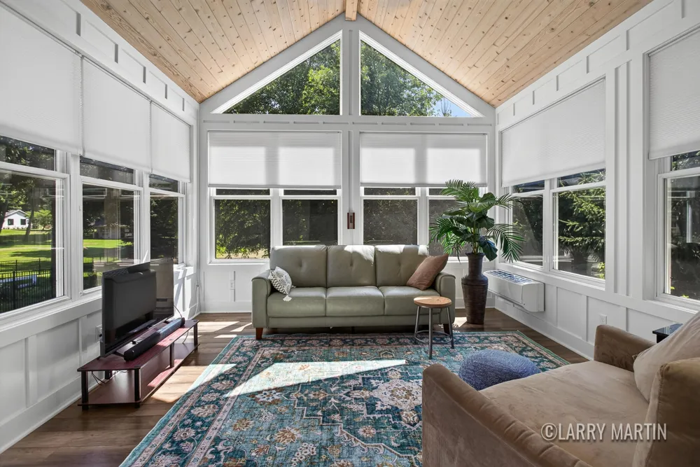 5982 Canal Avenue SW Grandville, MI 49418
