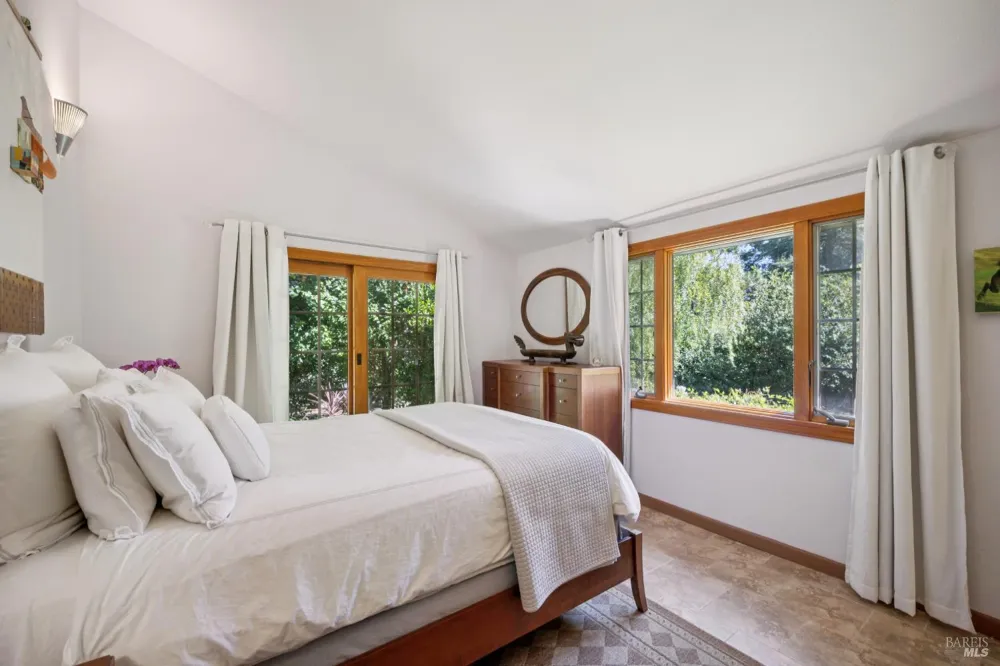9245 Los Guilicos Avenue Kenwood, CA 95452