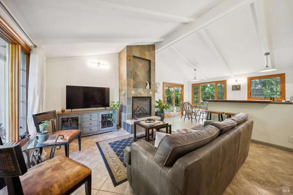 9245 Los Guilicos Avenue Kenwood, CA 95452