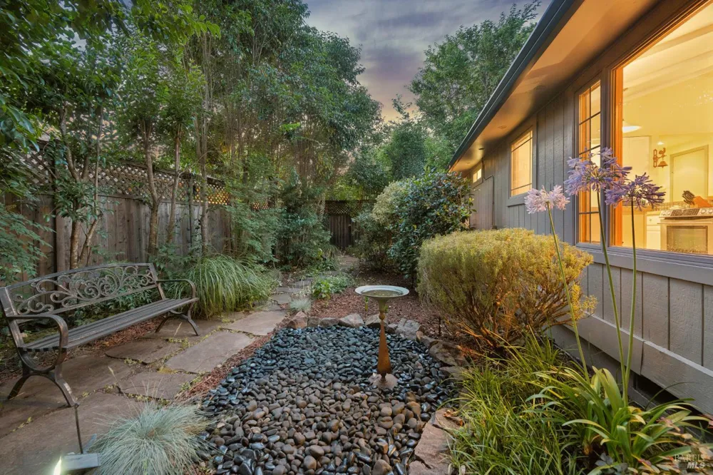 9245 Los Guilicos Avenue Kenwood, CA 95452