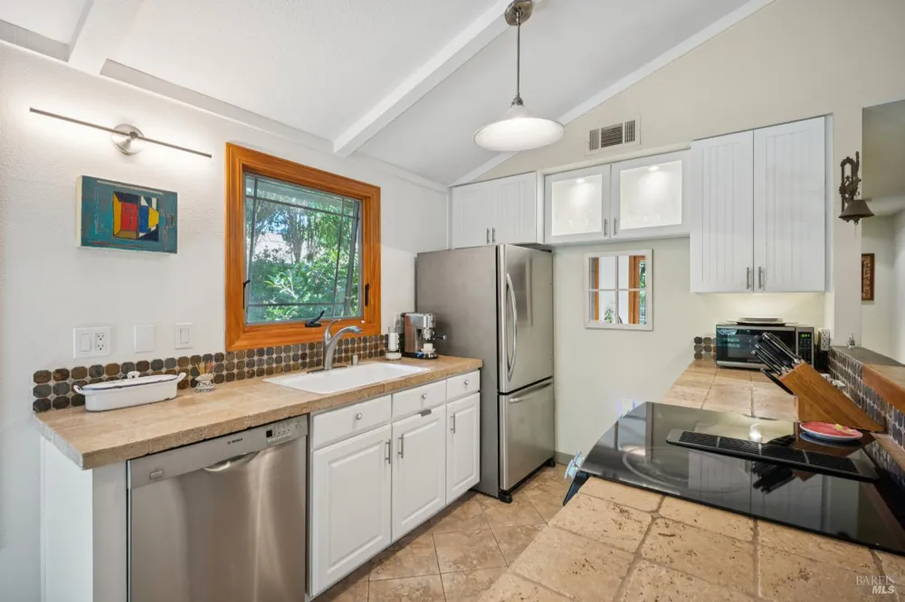 9245 Los Guilicos Avenue Kenwood, CA 95452