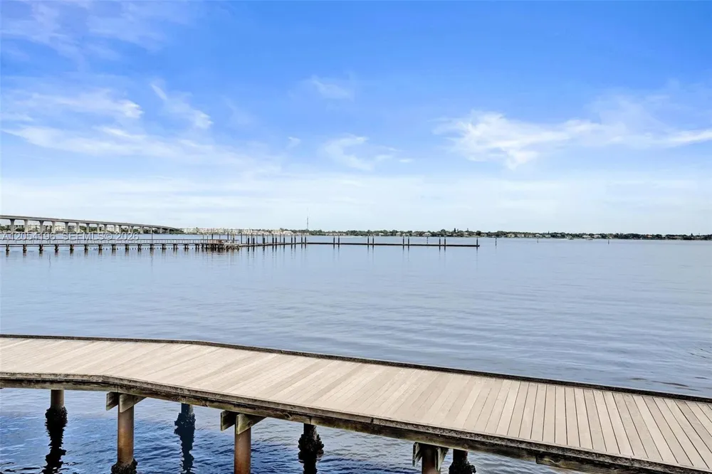 41 SW Seminole St #209 304 310 Stuart, FL 34994