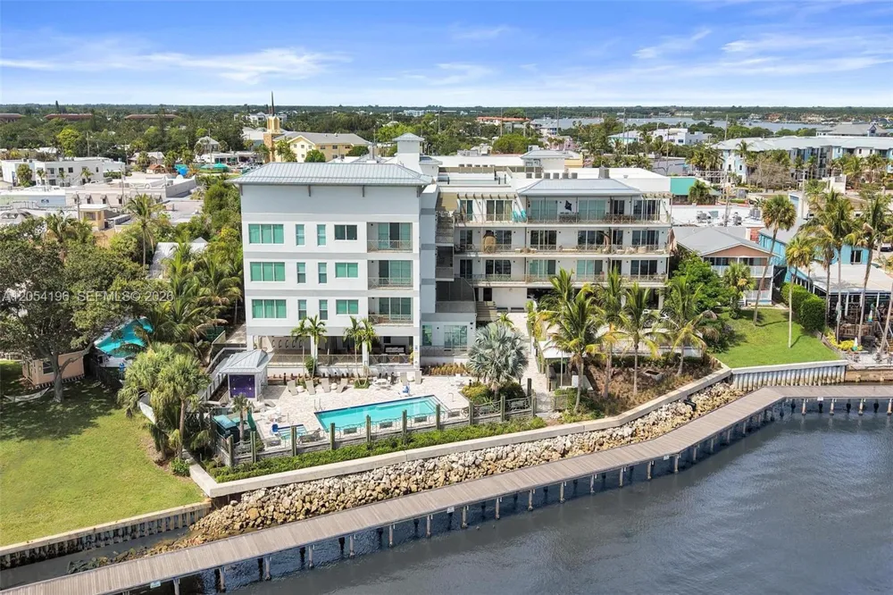 41 SW Seminole St #209 304 310 Stuart, FL 34994