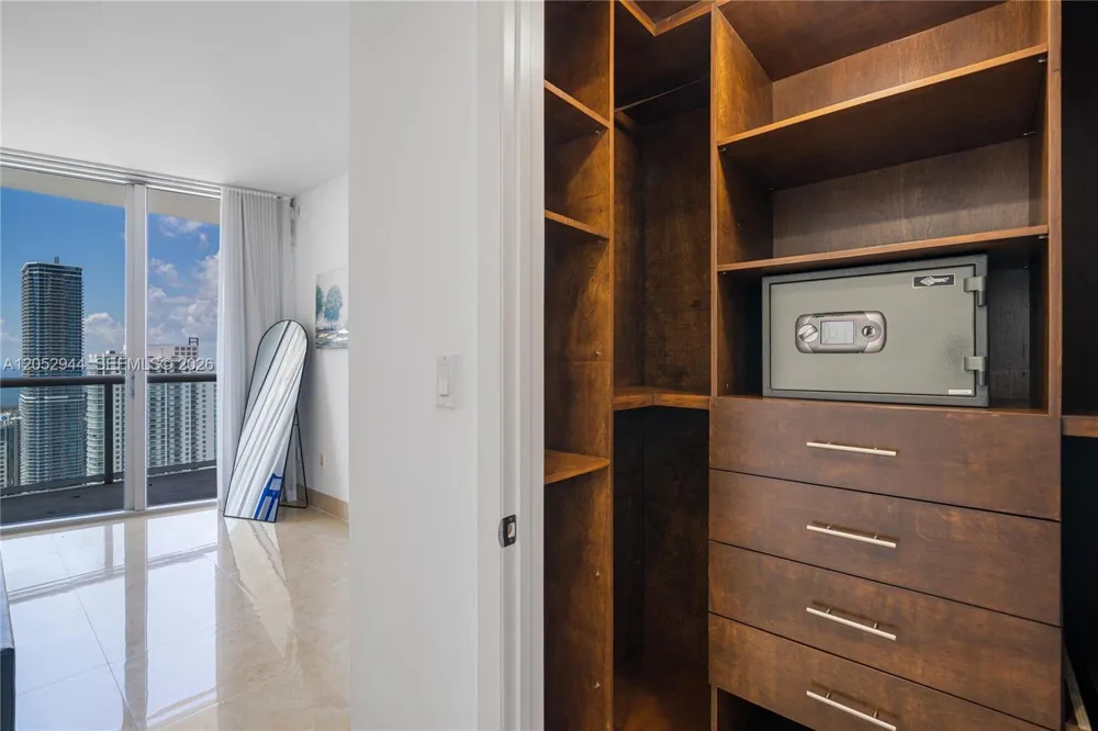 495 Brickell #5705 Miami, FL 33131