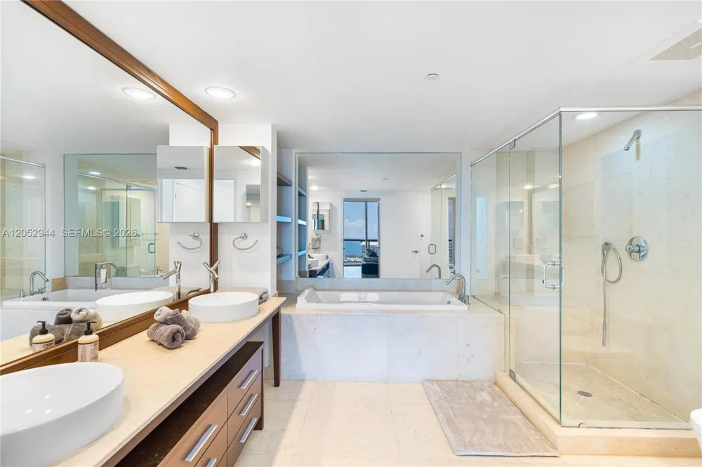 495 Brickell #5705 Miami, FL 33131